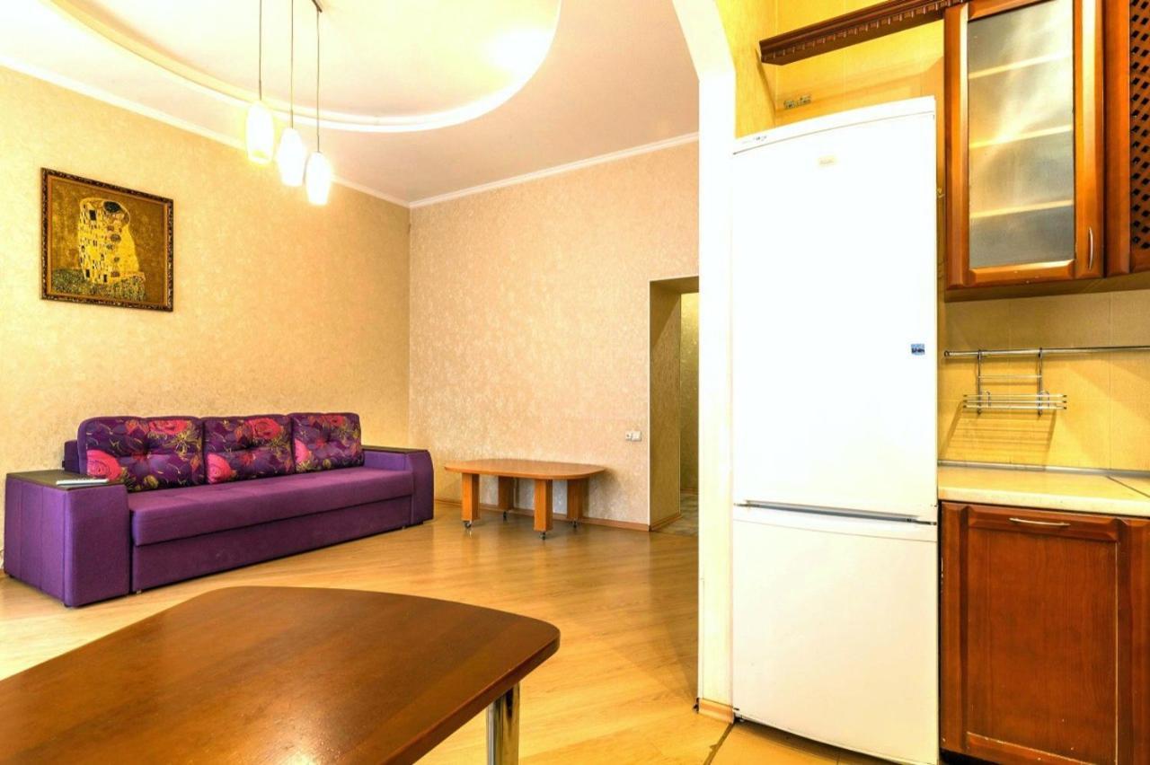 Large Apartment In The Center Dnipro Extérieur photo